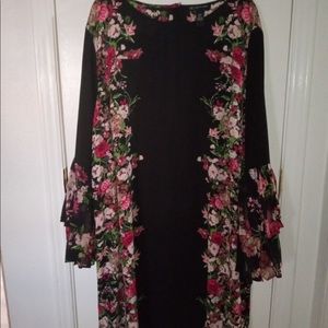 Gorgeous black dress and beautiful colored sleeves. You will love this dress.